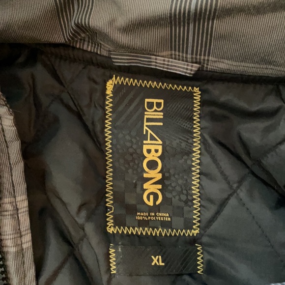 Billabong Insulated Jacket with Detachable hood - Picture 2 of 5